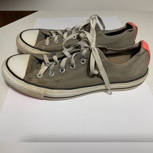 Converse size mens 8 womens 10. Worn and distressed, could use a good cleaning.